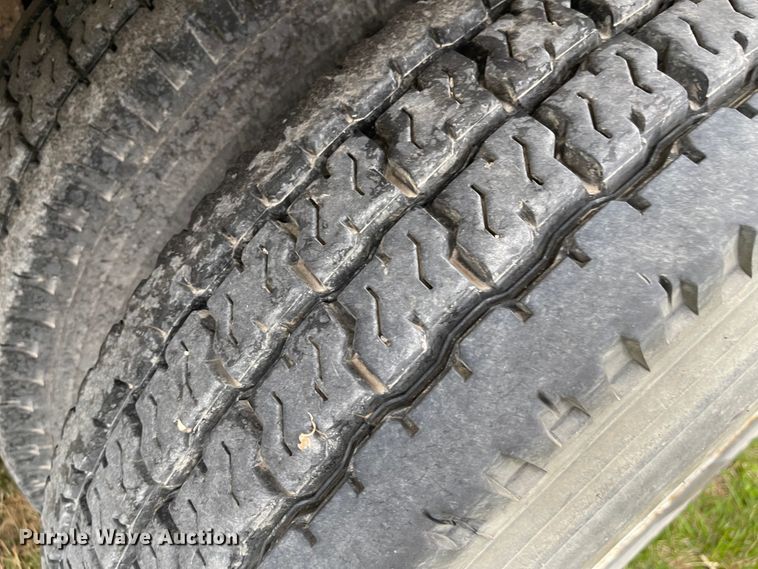 image for item FV9436 1997 Ford LTLS9000  flatbed truck