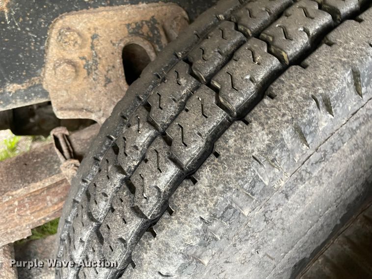 image for item FV9436 1997 Ford LTLS9000  flatbed truck