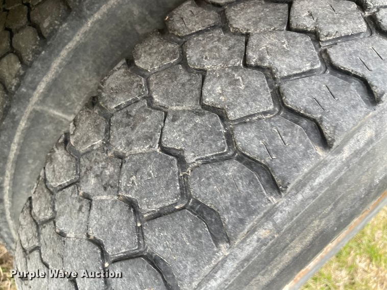 image for item FV9436 1997 Ford LTLS9000  flatbed truck