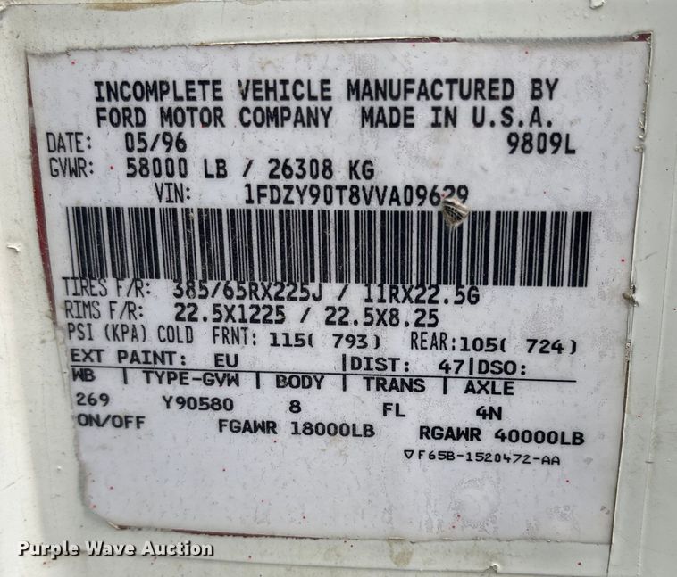 image for item FV9436 1997 Ford LTLS9000  flatbed truck