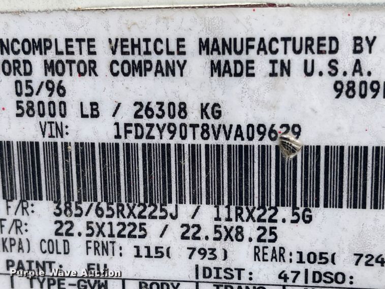 image for item FV9436 1997 Ford LTLS9000  flatbed truck