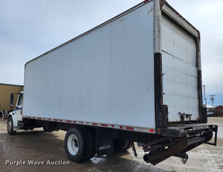 image for item GL9025 2004 Freightliner Business Class M2  box truck