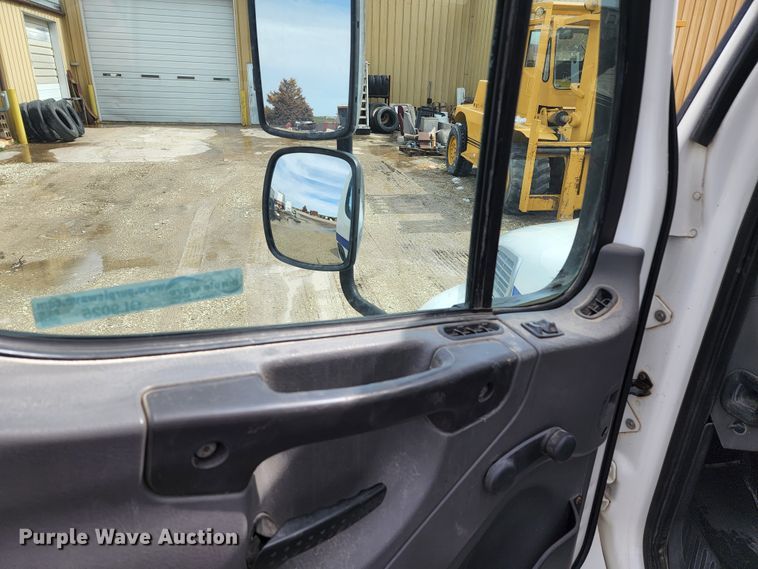 image for item GL9025 2004 Freightliner Business Class M2  box truck