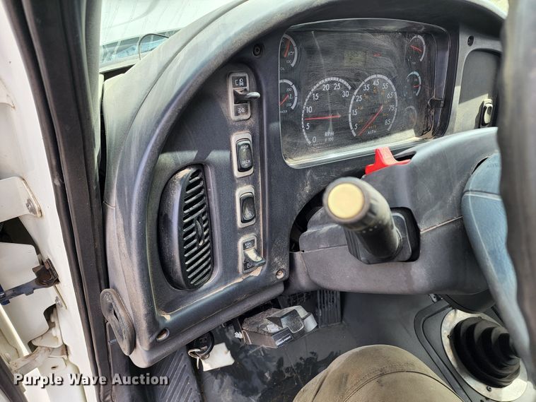 image for item GL9025 2004 Freightliner Business Class M2  box truck