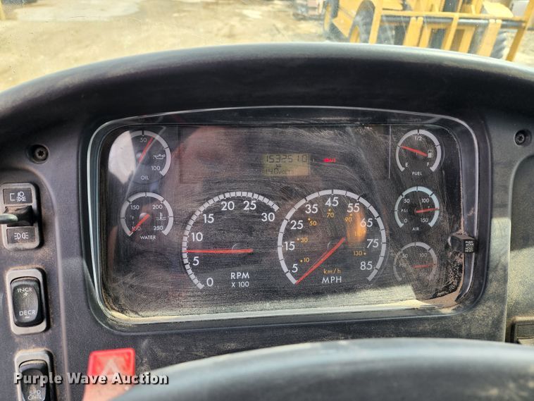 image for item GL9025 2004 Freightliner Business Class M2  box truck