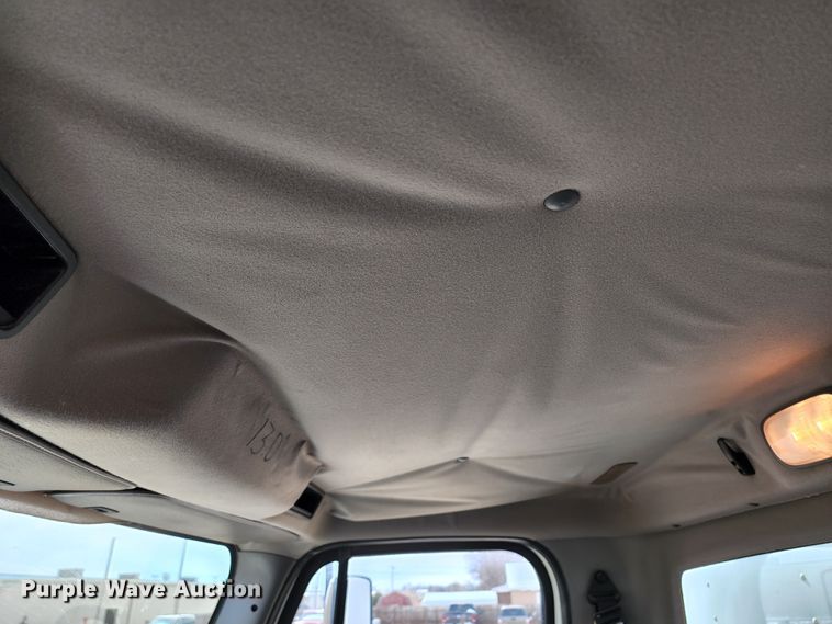 image for item GL9025 2004 Freightliner Business Class M2  box truck