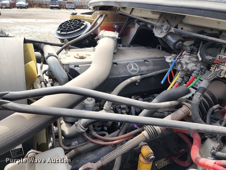 image for item GL9025 2004 Freightliner Business Class M2  box truck