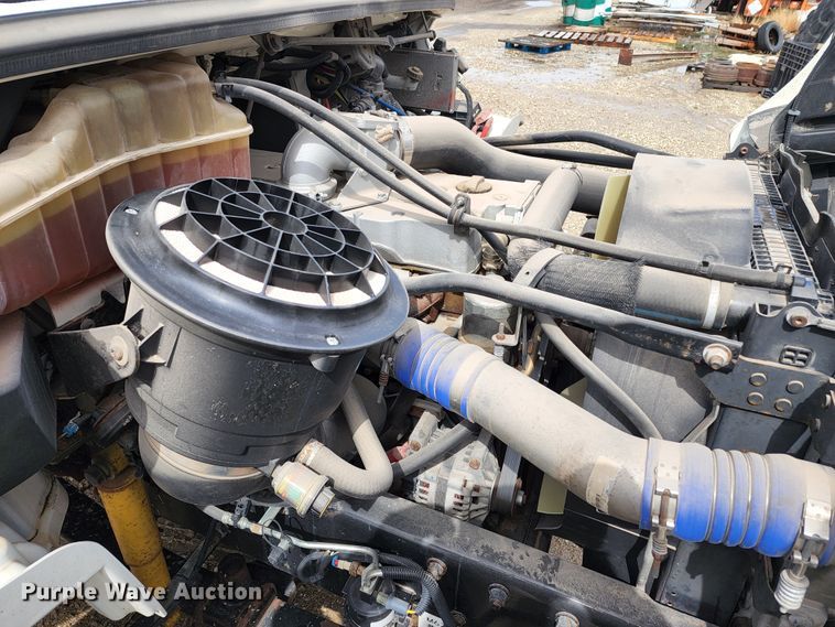 image for item GL9025 2004 Freightliner Business Class M2  box truck