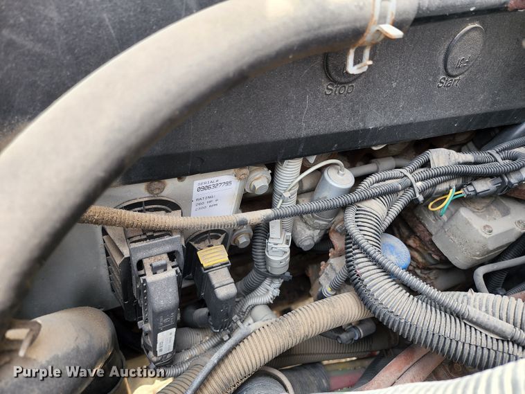 image for item GL9025 2004 Freightliner Business Class M2  box truck