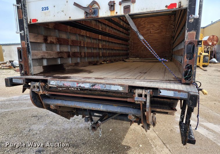 image for item GL9025 2004 Freightliner Business Class M2  box truck