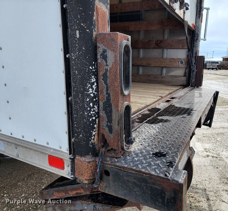 image for item GL9025 2004 Freightliner Business Class M2  box truck