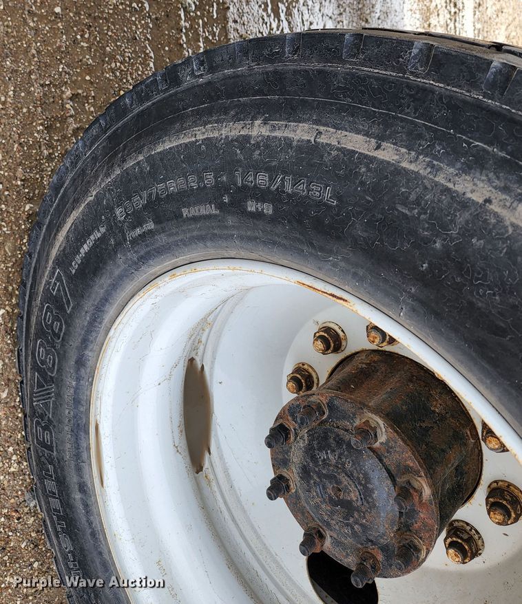 image for item GL9025 2004 Freightliner Business Class M2  box truck