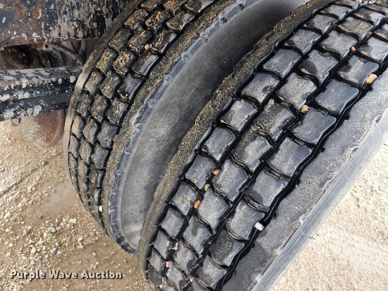 image for item GL9025 2004 Freightliner Business Class M2  box truck