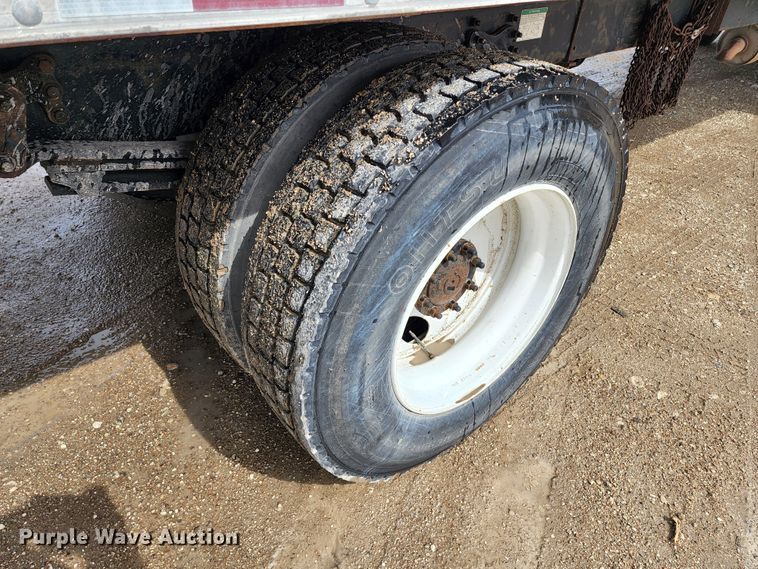 image for item GL9025 2004 Freightliner Business Class M2  box truck