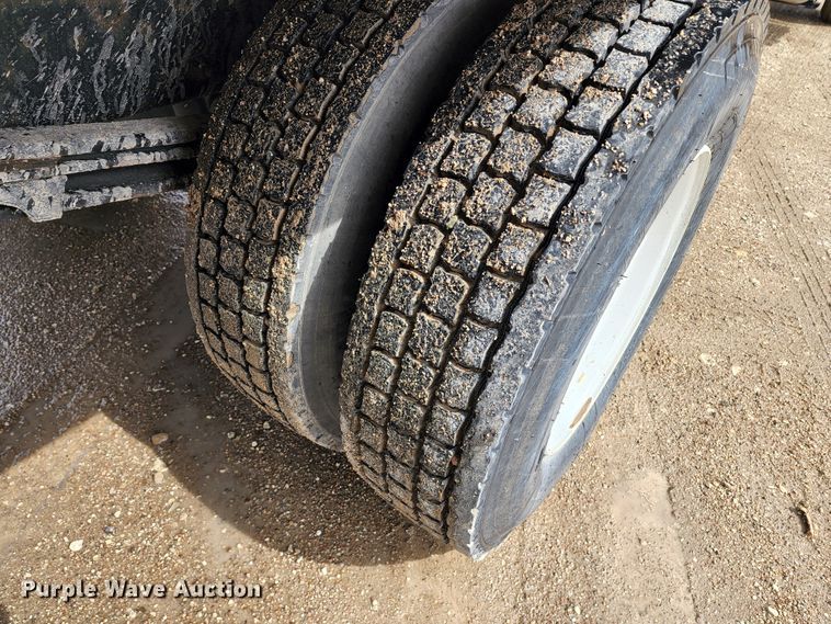 image for item GL9025 2004 Freightliner Business Class M2  box truck