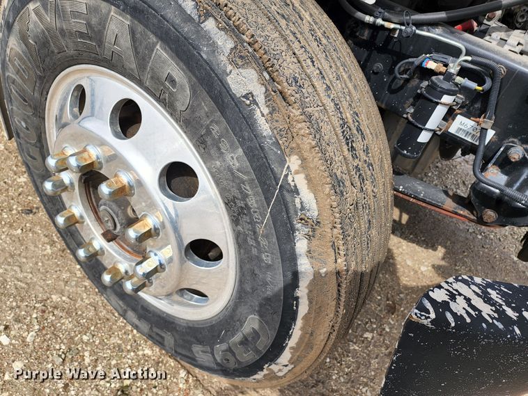 image for item GL9025 2004 Freightliner Business Class M2  box truck