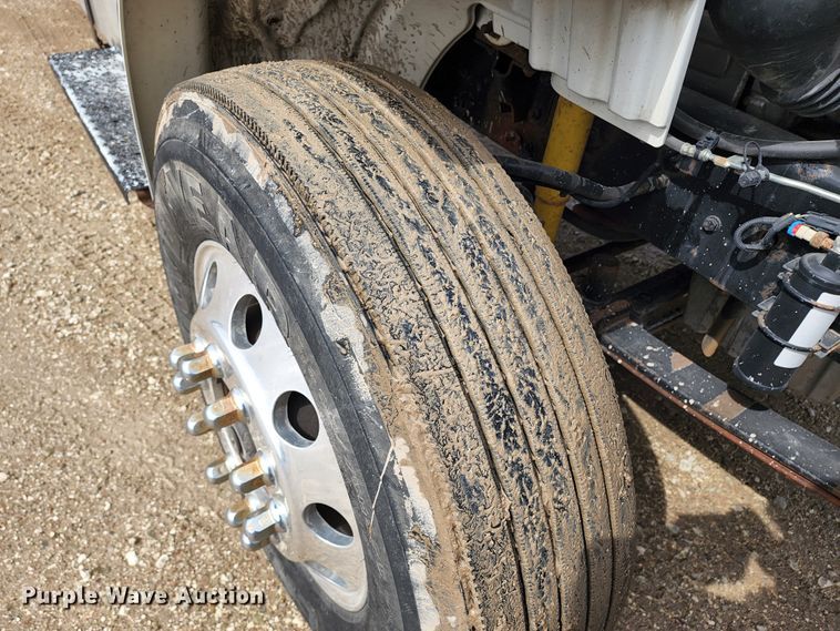 image for item GL9025 2004 Freightliner Business Class M2  box truck