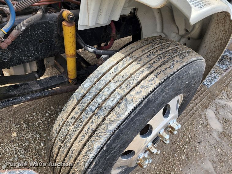 image for item GL9025 2004 Freightliner Business Class M2  box truck