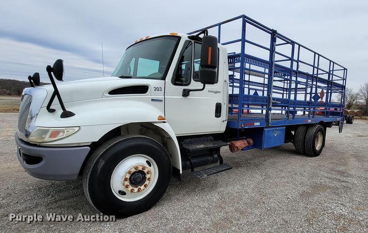 image for item HF9315 2008 International 4300  flatbed truck