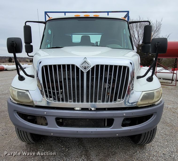 image for item HF9315 2008 International 4300  flatbed truck