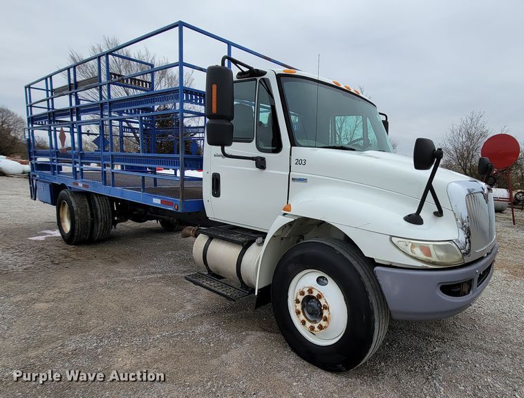 image for item HF9315 2008 International 4300  flatbed truck