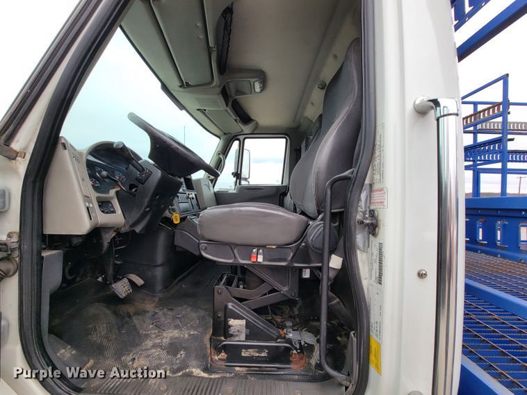 image for item HF9315 2008 International 4300  flatbed truck