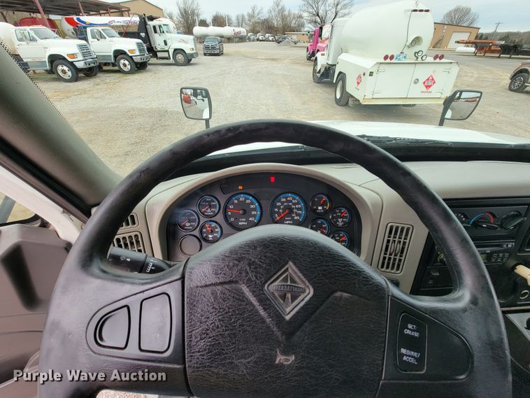 image for item HF9315 2008 International 4300  flatbed truck