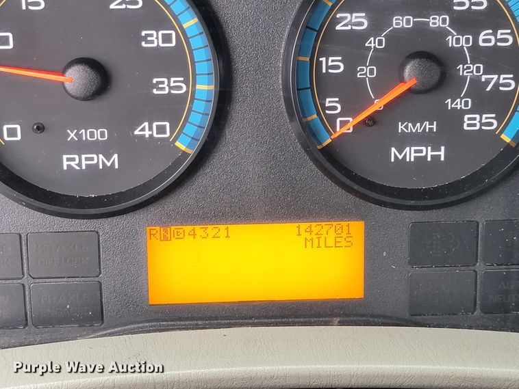 image for item HF9315 2008 International 4300  flatbed truck