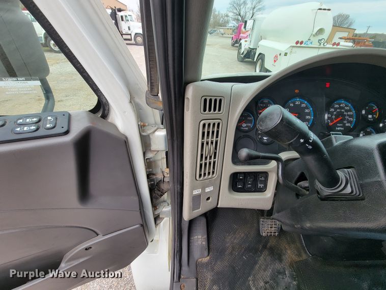 image for item HF9315 2008 International 4300  flatbed truck