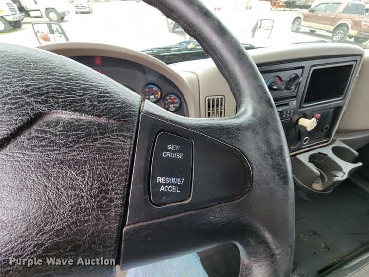 image for item HF9315 2008 International 4300  flatbed truck