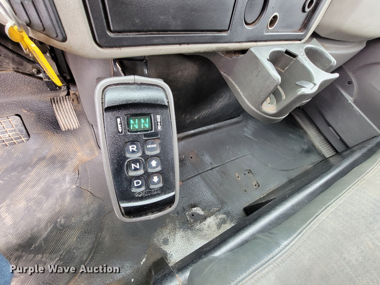 image for item HF9315 2008 International 4300  flatbed truck