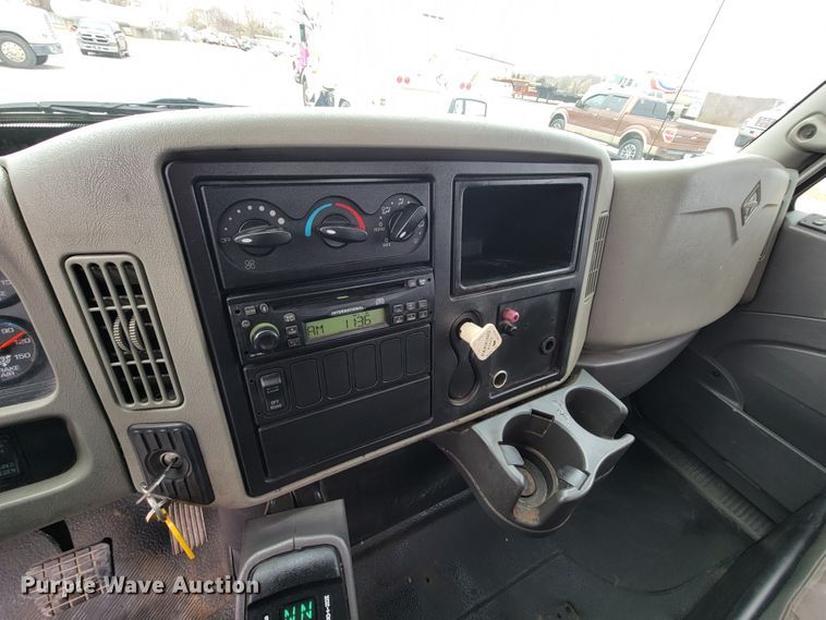 image for item HF9315 2008 International 4300  flatbed truck