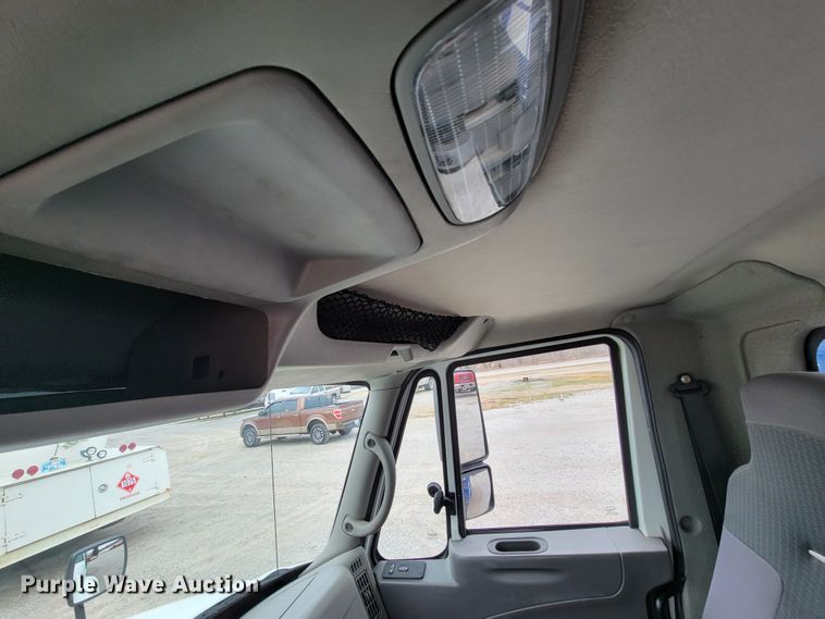 image for item HF9315 2008 International 4300  flatbed truck