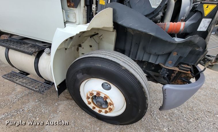 image for item HF9315 2008 International 4300  flatbed truck