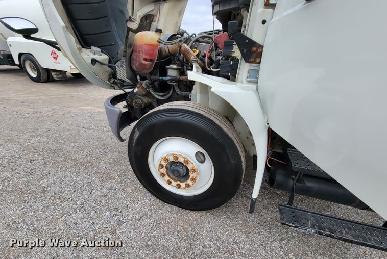 image for item HF9315 2008 International 4300  flatbed truck