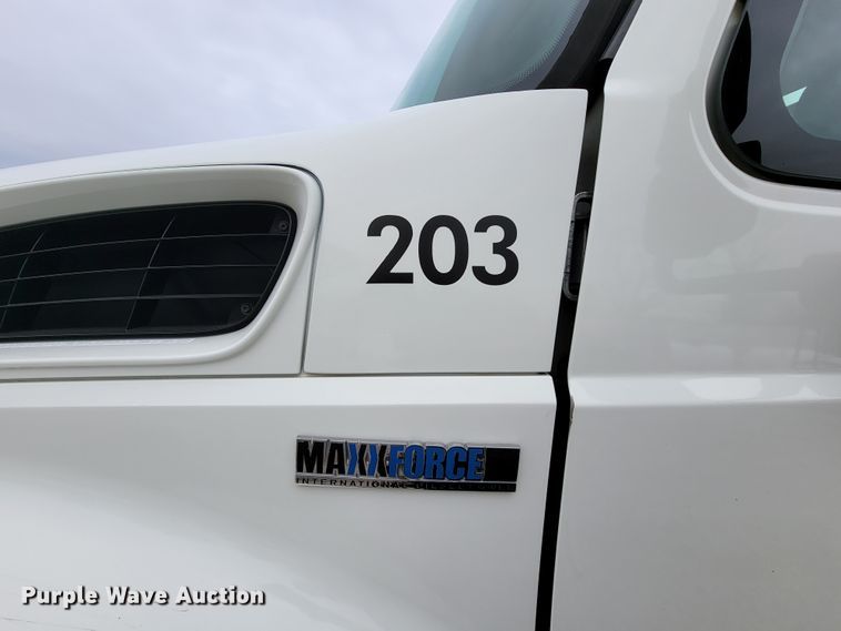 image for item HF9315 2008 International 4300  flatbed truck