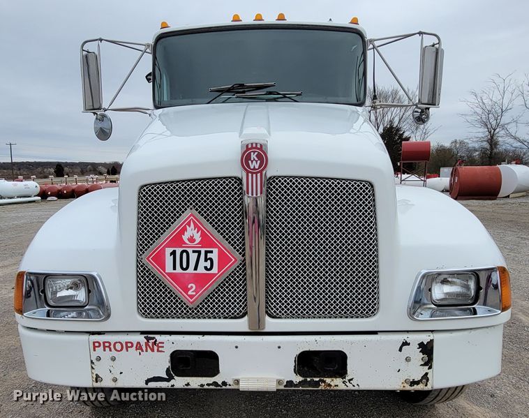 image for item HF9316 2005 Kenworth T300  propane truck
