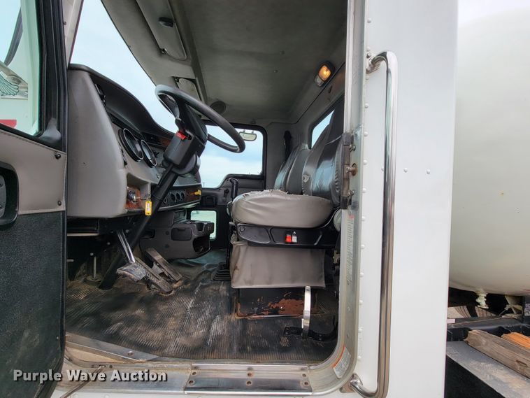 image for item HF9316 2005 Kenworth T300  propane truck