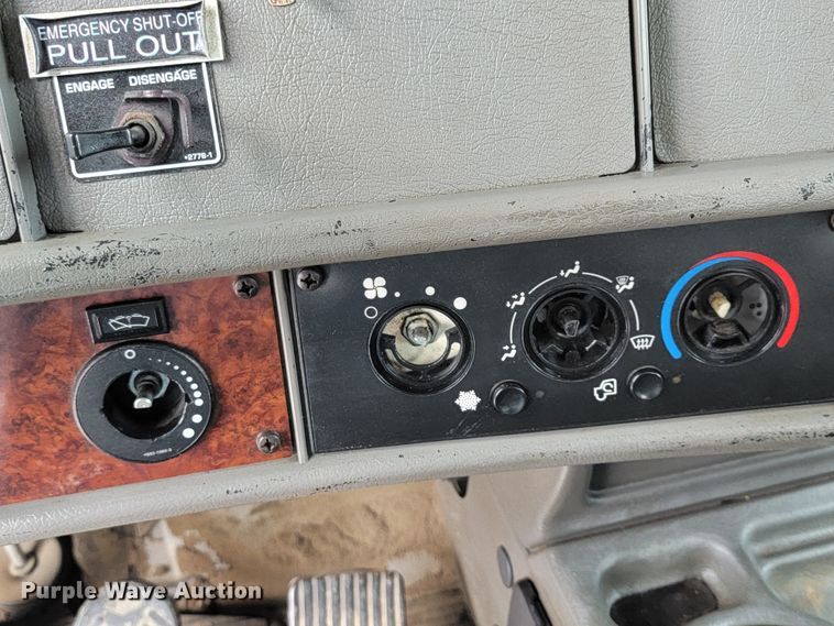 image for item HF9316 2005 Kenworth T300  propane truck