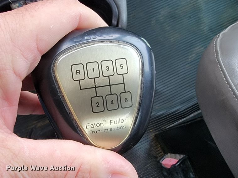 image for item HF9316 2005 Kenworth T300  propane truck