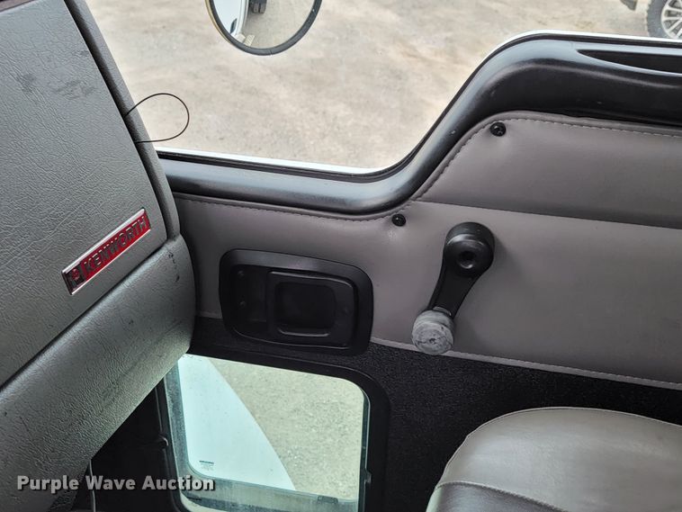 image for item HF9316 2005 Kenworth T300  propane truck