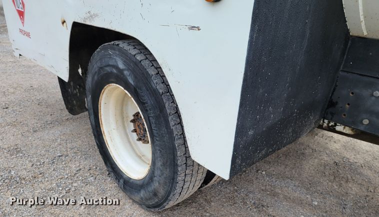 image for item HF9316 2005 Kenworth T300  propane truck