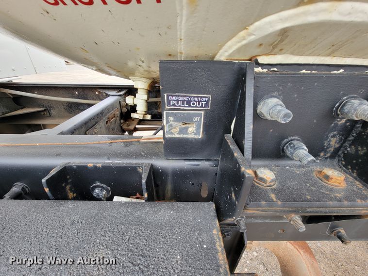 image for item HF9316 2005 Kenworth T300  propane truck