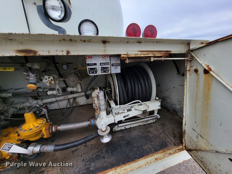 image for item HF9316 2005 Kenworth T300  propane truck