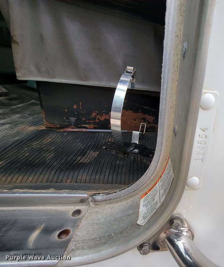 image for item HF9316 2005 Kenworth T300  propane truck