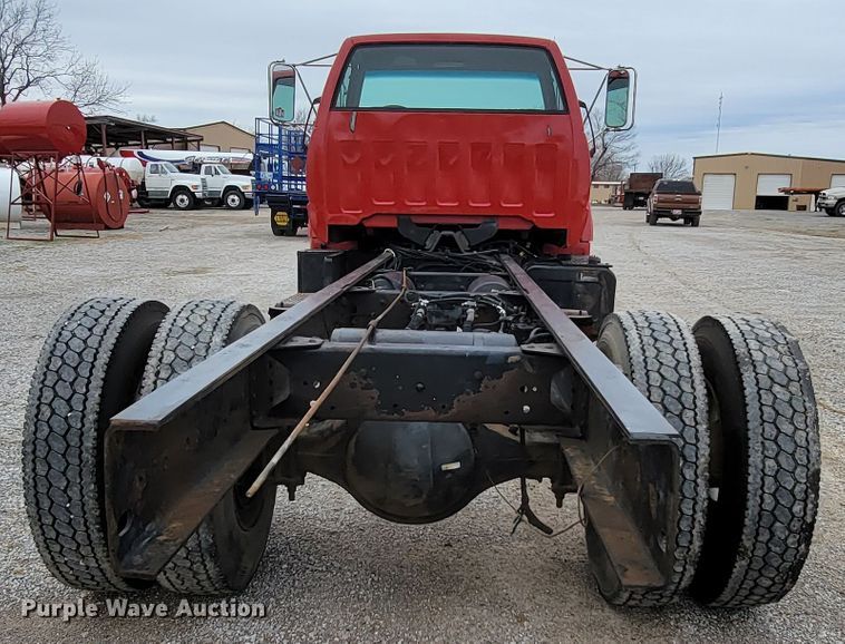 image for item HF9318 1999 Chevrolet C7500  truck cab and chassis