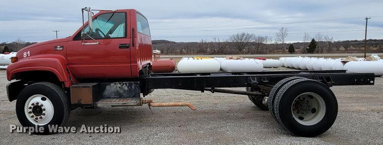 image for item HF9318 1999 Chevrolet C7500  truck cab and chassis