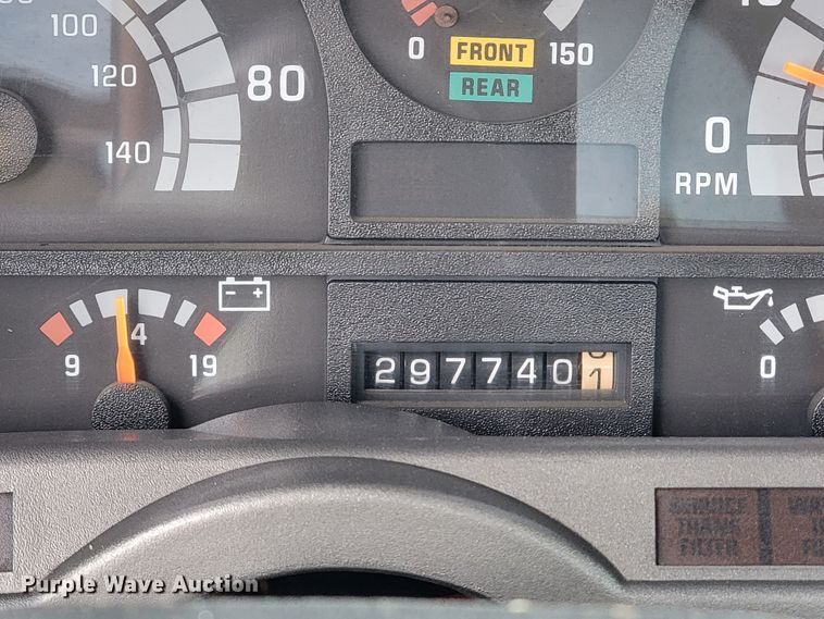 image for item HF9318 1999 Chevrolet C7500  truck cab and chassis