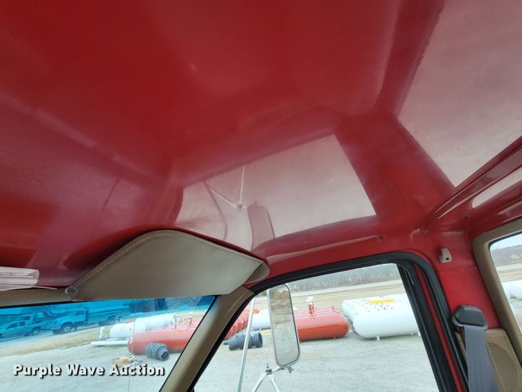 image for item HF9318 1999 Chevrolet C7500  truck cab and chassis