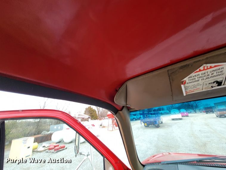 image for item HF9318 1999 Chevrolet C7500  truck cab and chassis